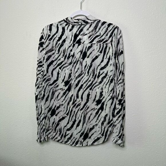 Cloth & Stone Black White Animal Print Button Front Long Sleeve Top Size M - Picture 9 of 9